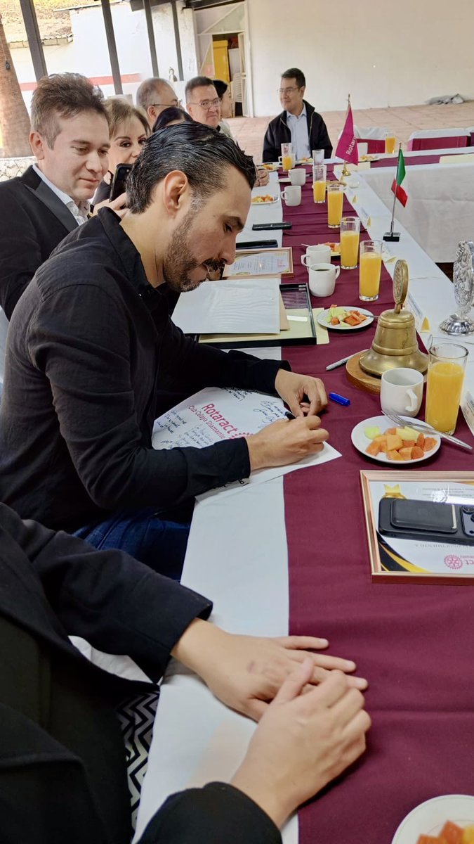 Gracias al 𝐂𝐥𝐮𝐛 𝐑𝐨𝐭𝐚𝐫𝐚𝐜𝐭 𝐃𝐢𝐚𝐦𝐚𝐧𝐭𝐞 𝐂𝐞𝐥𝐚𝐲𝐚 por la invitación a su primera reunión del año, y en especial a su Presidente, mi querido amigo, Rafa Arriaga, por la generosidad y el liderazgo que imprimen a este gran proyecto.

Me honra profundamente haber