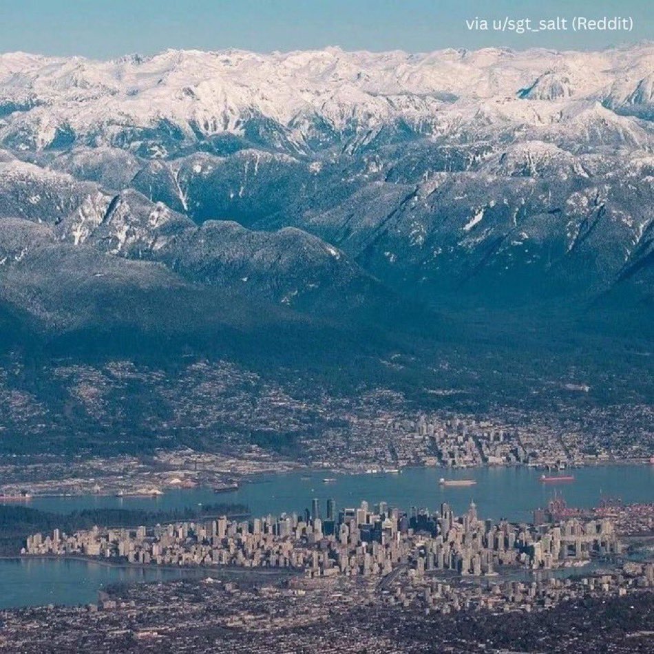 CanaduhOh's tweet image. The skyscrapers of Vancouver vs the mountains