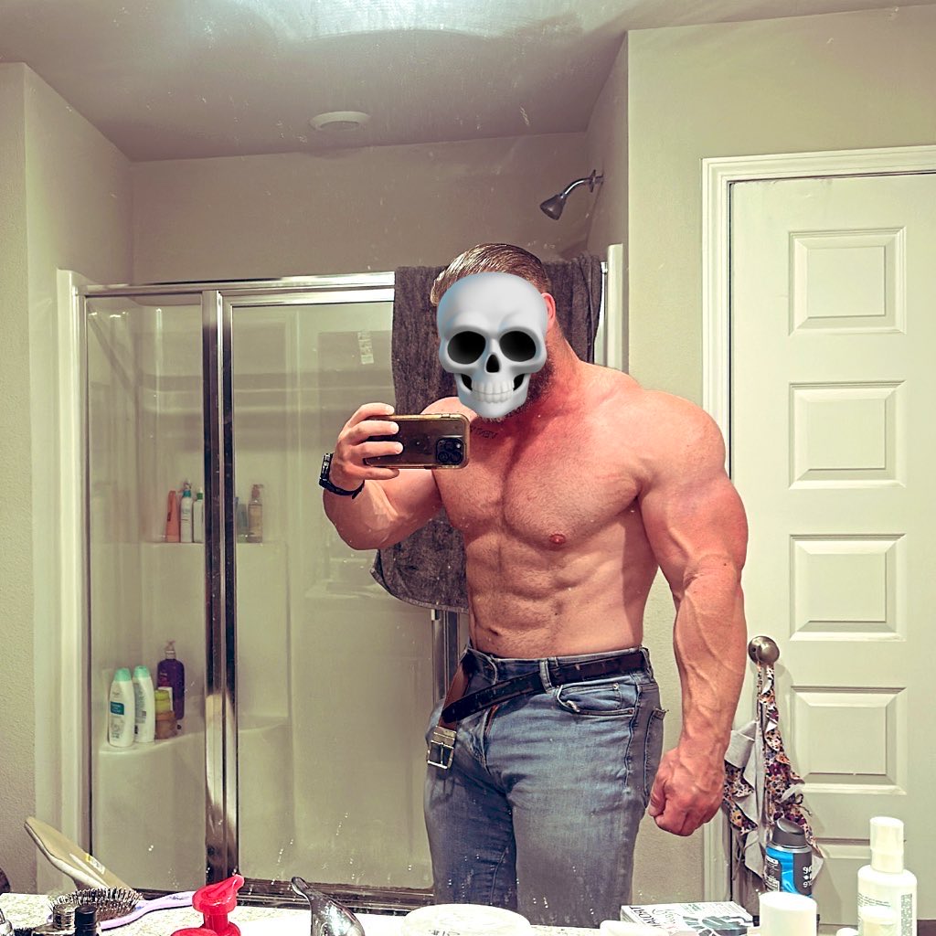 BowTiedHarambe's tweet image. 2016 vs 2026 

Fat vs Cranked 

No nostalgia here; only better with time