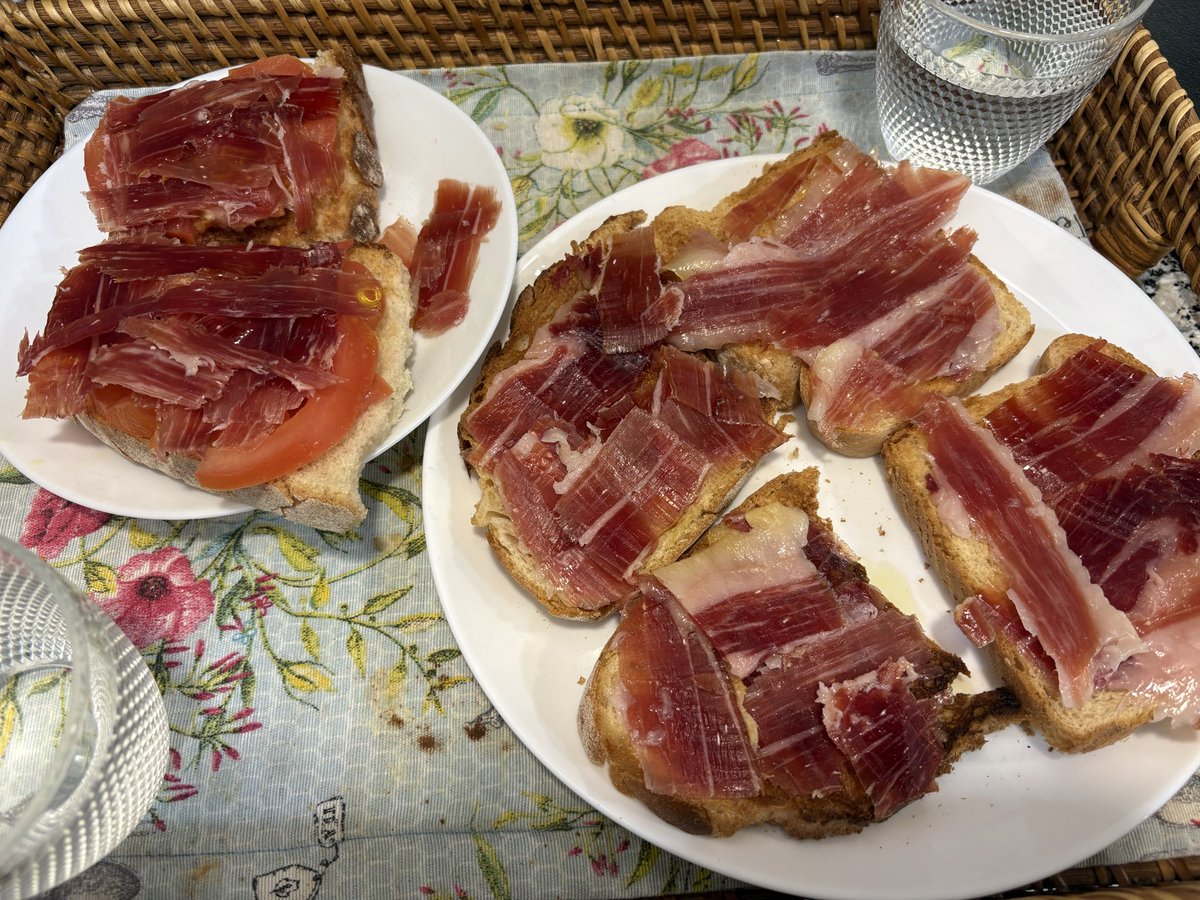 inversionitas's tweet image. ¿Alguien calcula el coste de esta cena?

50% ibérico😉