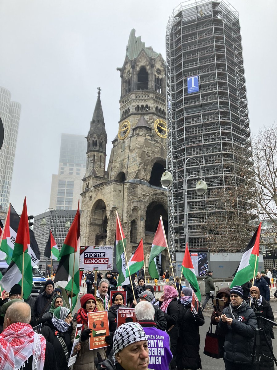 BrunellaCapitan's tweet photo. From #Berlin to #Palestine #B1701
we will never give up on JUSTICE https://t.co/VGtPzdxs8p