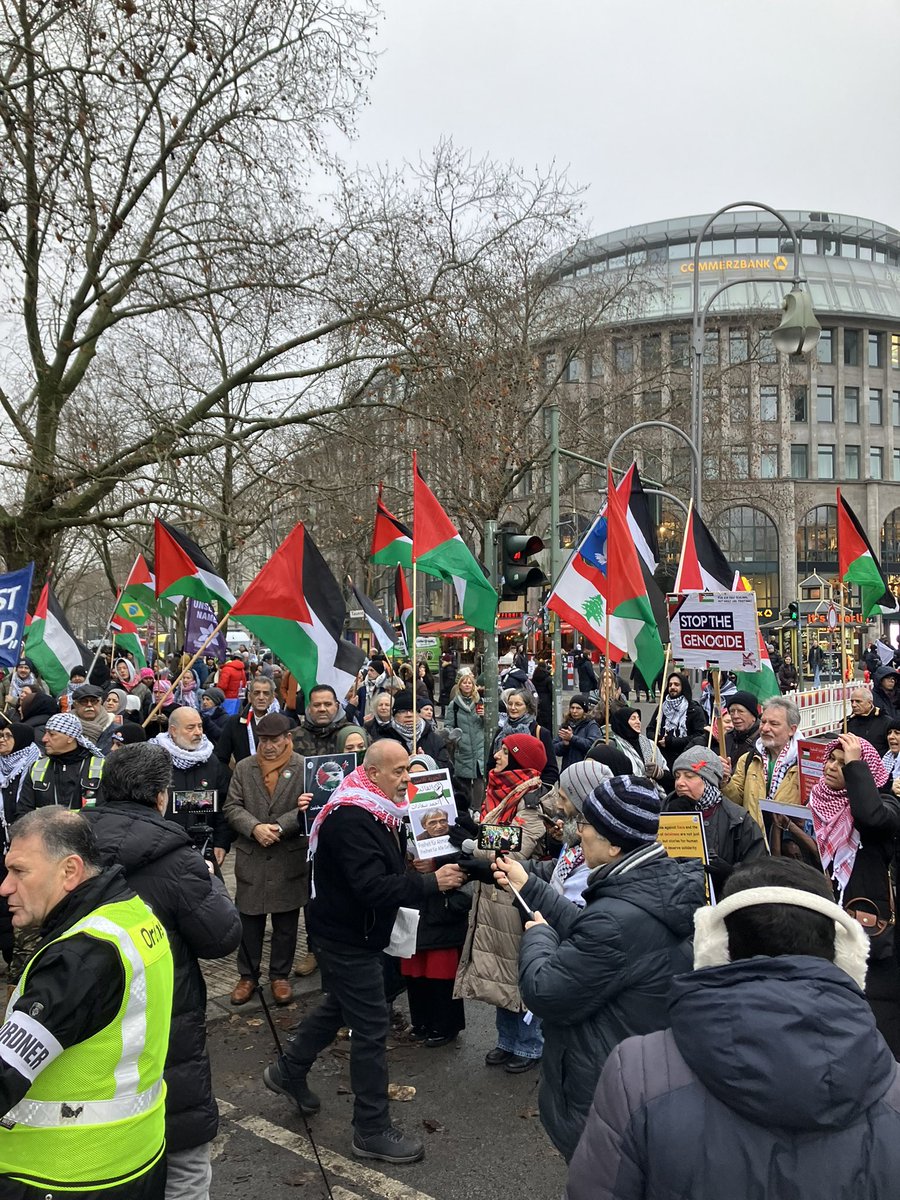 BrunellaCapitan's tweet photo. From #Berlin to #Palestine #B1701
we will never give up on JUSTICE https://t.co/VGtPzdxs8p