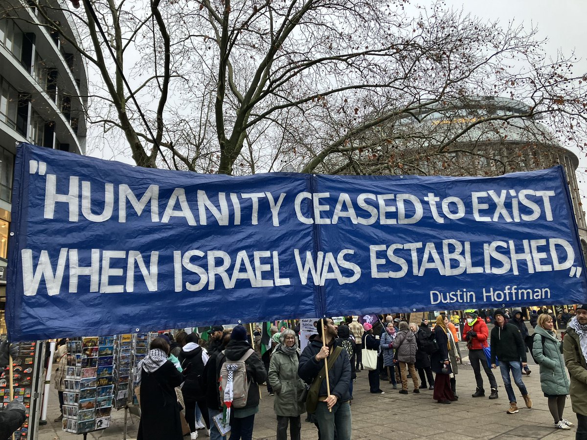 BrunellaCapitan's tweet photo. From #Berlin to #Palestine #B1701
we will never give up on JUSTICE https://t.co/VGtPzdxs8p