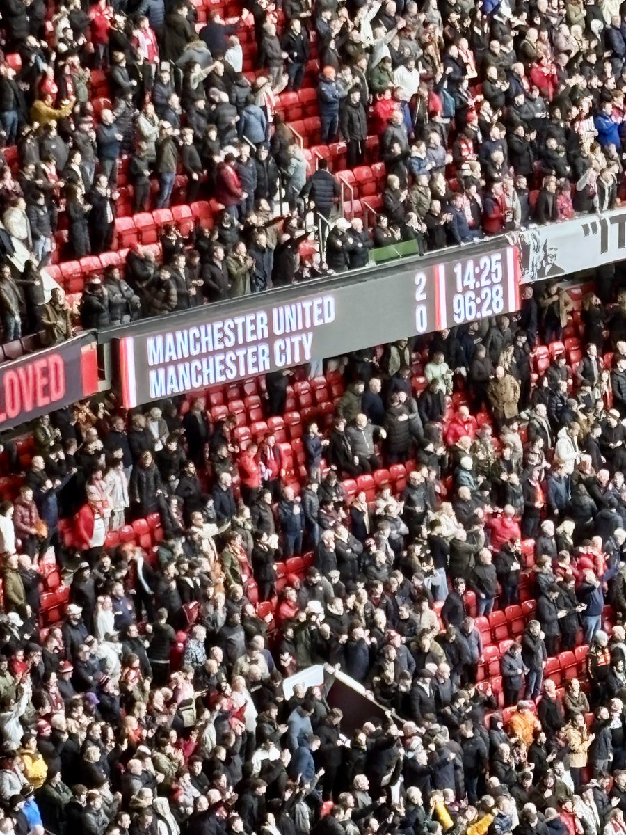 MrKnightPE's tweet photo. After a chaotic start to the term. This is my endorphin release. Nothing beats watching elite level sport &amp; especially when United play as they did today. Makes it even sweater it was against our noisy neighbours ✌🏼🇾🇪 https://t.co/QLJWQyYqPY