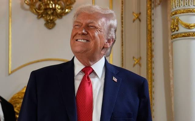 cryptorover's tweet photo. JUST IN: 🇪🇺🇺🇸 EU to suspend trade deal with US following President Trump's new tariff threats. https://t.co/IAmhrVHhYN