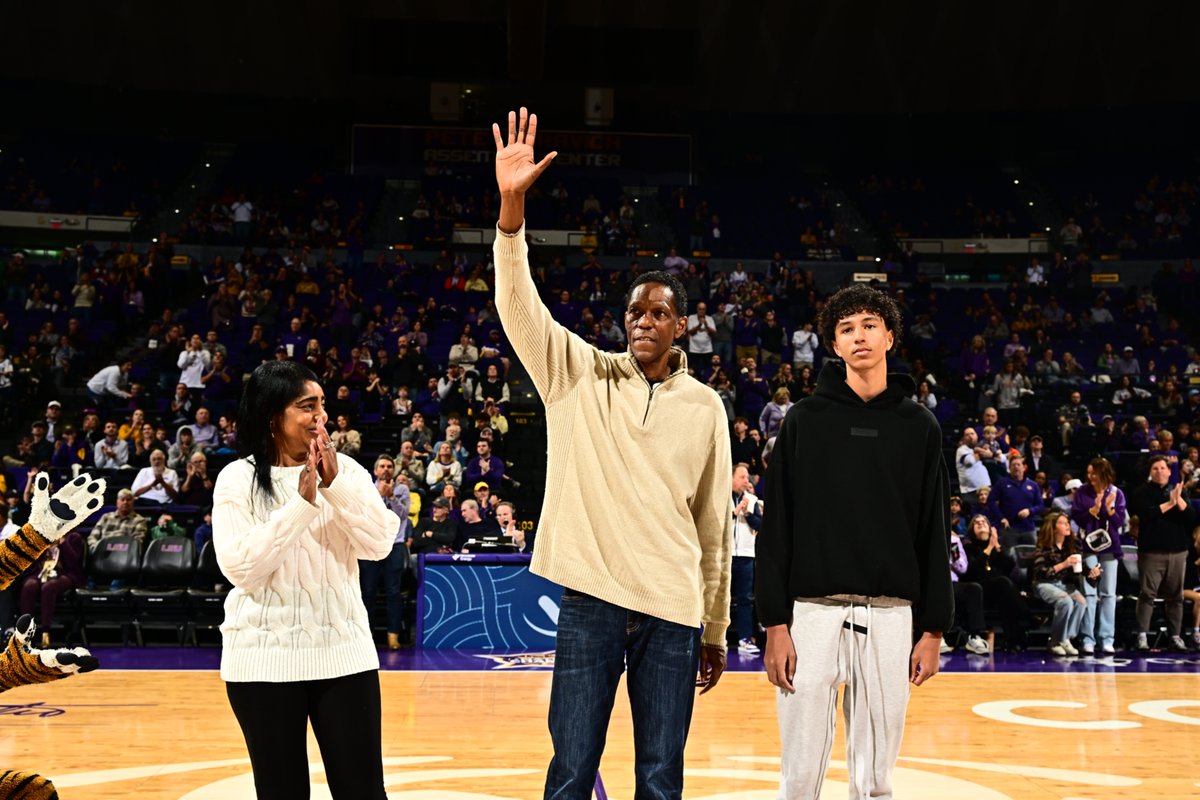 LSUBasketball's tweet image. The ICE Man 🧊

Welcome back to the PMAC to former Tiger and NBA Superstar Jerry "ICE" Reynolds!