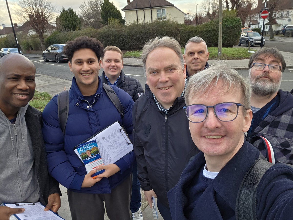 Great to be out with Mayor Jason Perry today

Really encouraging feedback from my neighbours in Waddon about graffiti cleaning, improvements to our parks and new playgrounds! 

We are working for Waddon all year round 💙