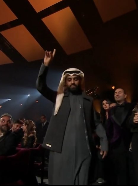 ما رفع اصبعه عن عبث ☝🏼☝🏼🔥