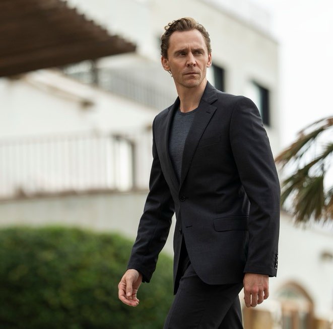 raccoonideas's tweet image. 2026 truly is the new 2016 #TheNightManager