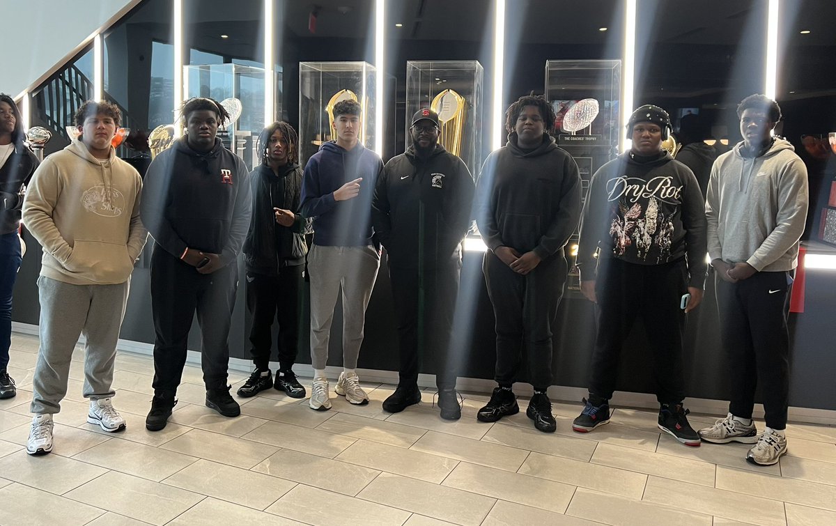 #SouthridgeFootball Great Winter visit to University of Georgia. Work begins and never ends. Refuse to be worked. #ridgeup🔴⚫️ #305 #SEC #collegerecruiting #Blessed