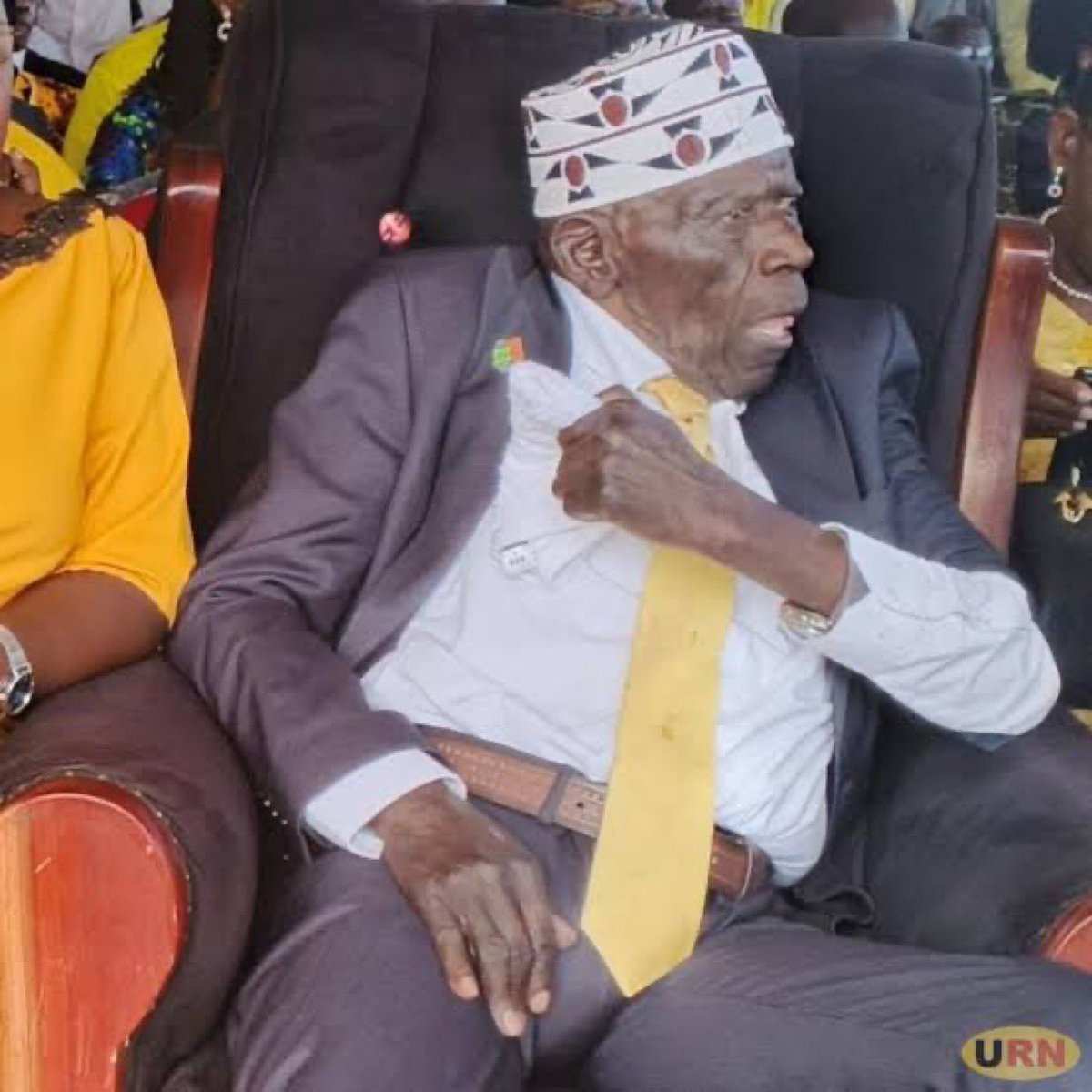 OurFavOnlineDoc's tweet image. In Uganda, this 86-year-old man known as General Moses Ali has just been successfully re-elected as NRM lawmaker for Adjumani West Constituency in the last Uganda elections done some days ago.

Why do people always want to die in office in Africa?