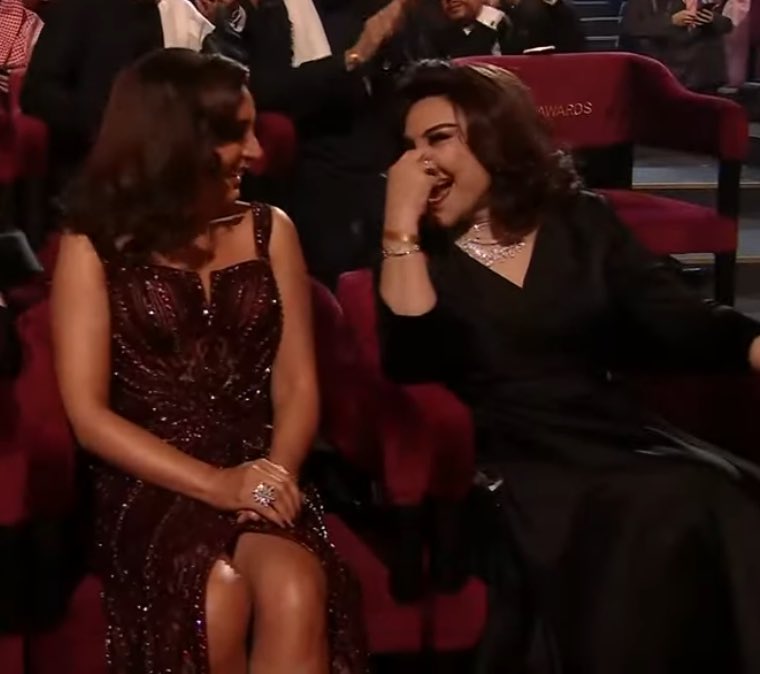 wej23x's tweet photo. هدى حسين عسل 😭❤️❤️❤️ https://t.co/wDRw8kuoyQ