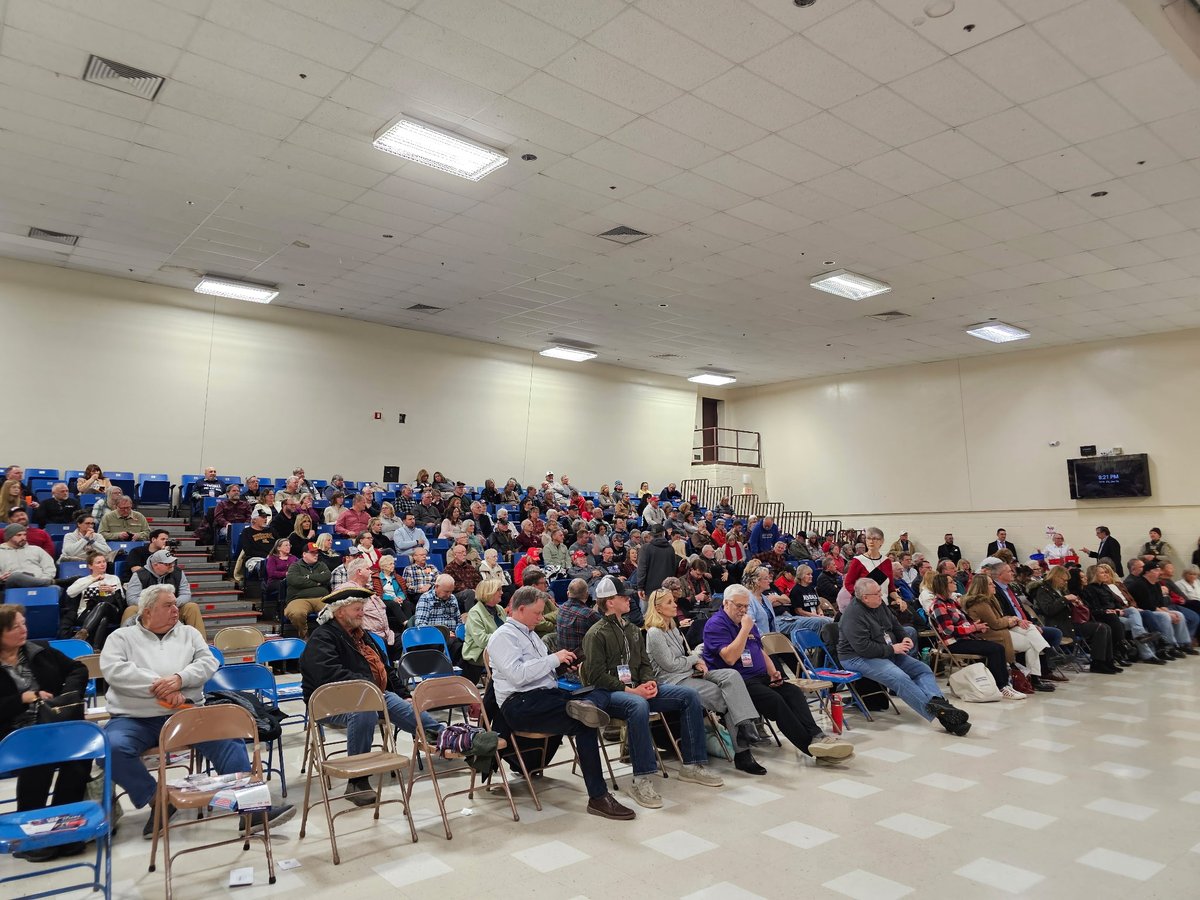 LisaDemuthMN's tweet photo. I enjoyed connecting with a passionate group of Carlton County Republicans in Esko last evening. 

The formula for fixing our state is simple. Get wasteful, overburdensome government out of the way so that individuals, families, businesses and communities can thrive. https://t.co/zScIba1J1r