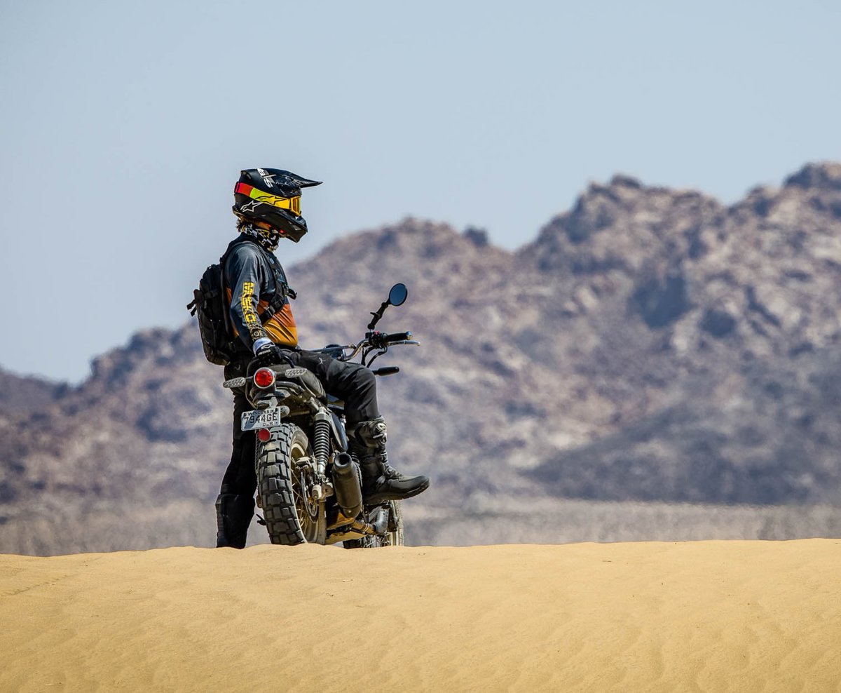 While out on a recent adventure we rolled up on a large dune field. Not exactly the kind of place you want to take a #RoyalEnfield #Bear650 Scrambler. Thanks to a balanced chassis &amp; #Dunlop #TrailmaxRaids we were pleasantly surprised what happened next. 
advpulse.com/adv-news/retra…