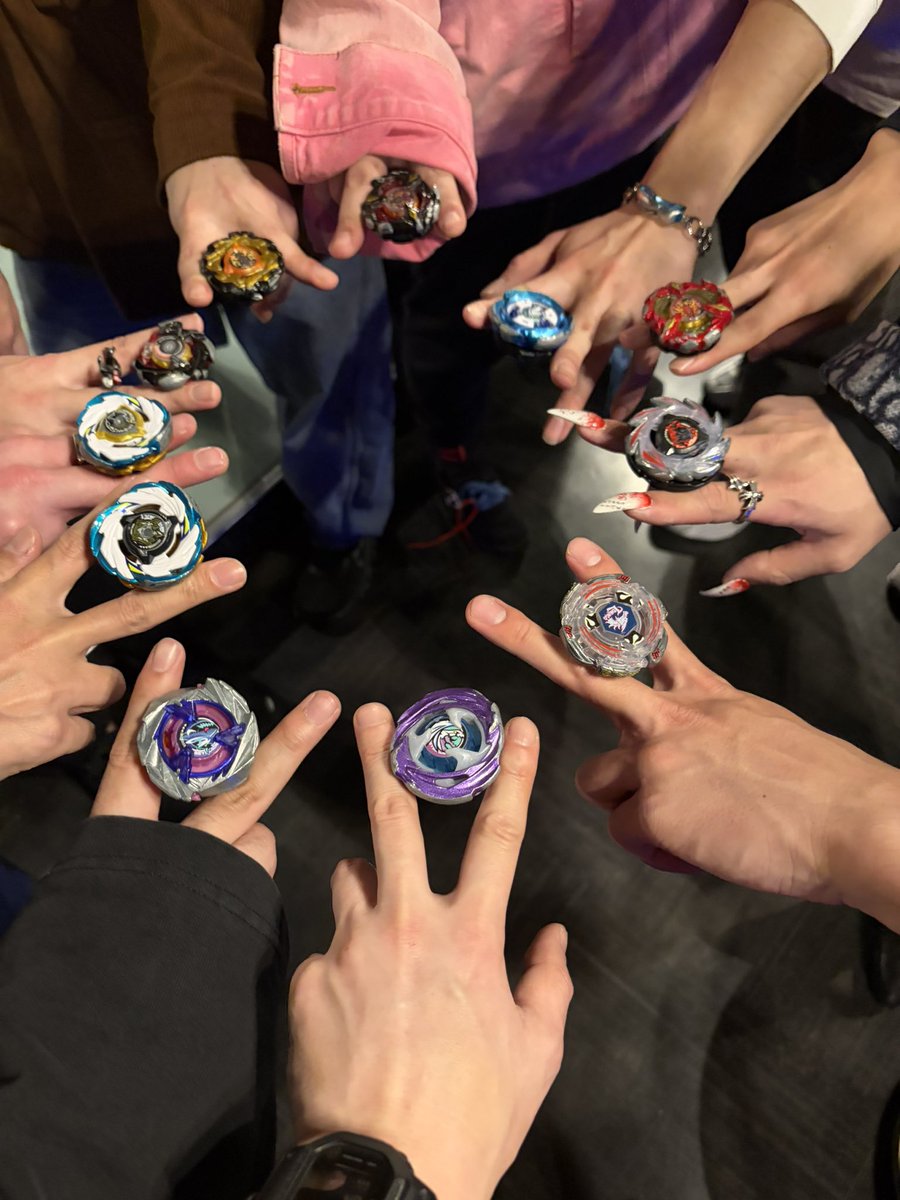 Shiny_ny_15's tweet image. #ベイブレードX #渋谷シャイニングカップ 朝まで開催しました！
スピネリさん、カリマさん、ガクさん、るいんさんは初参加✨
いらっしゃいませ🙌

エクストリームスタジアムでの3on3総当たり戦
第29回優勝ダイさん🥇
2026年に入りすでに2回目！素敵です👏

チーム戦
優勝は全勝された…