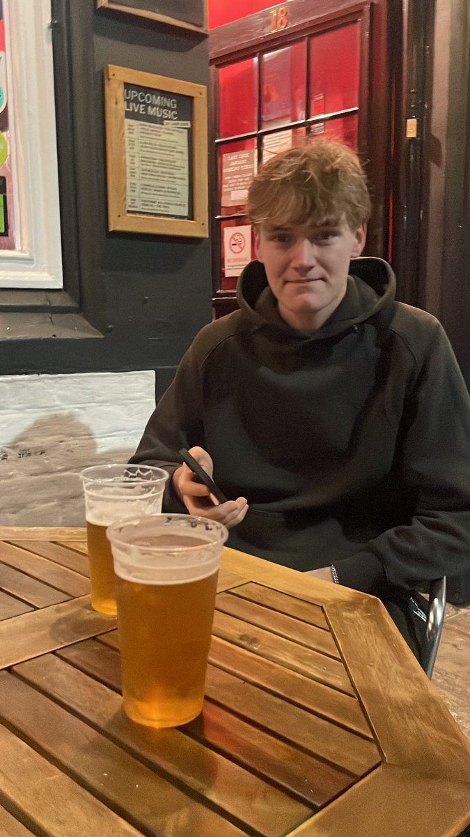 UoB_Cricket's tweet image. The men have just dealt with a Chandos and now settling in nicely to the Canterbury strip. 
#ladsontour #cricketers #fuckoff
