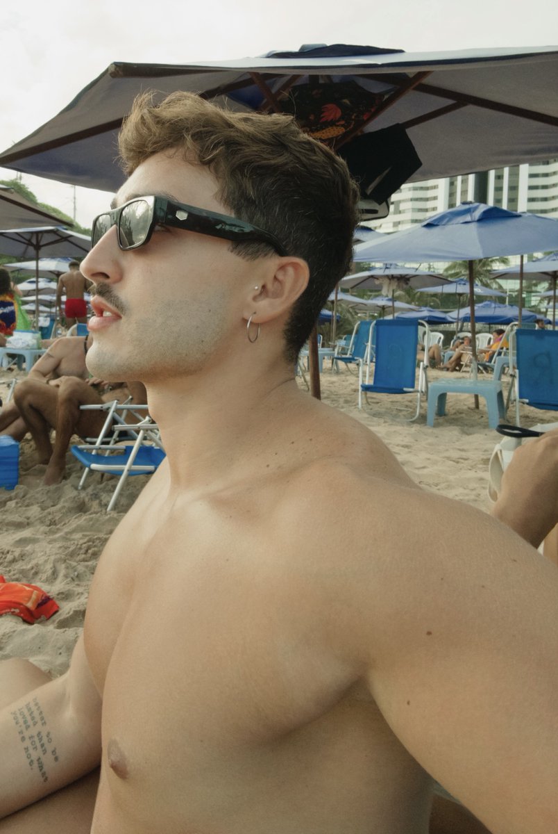 poemtoahoe's tweet image. lisinho do jeito que o twitter odeia