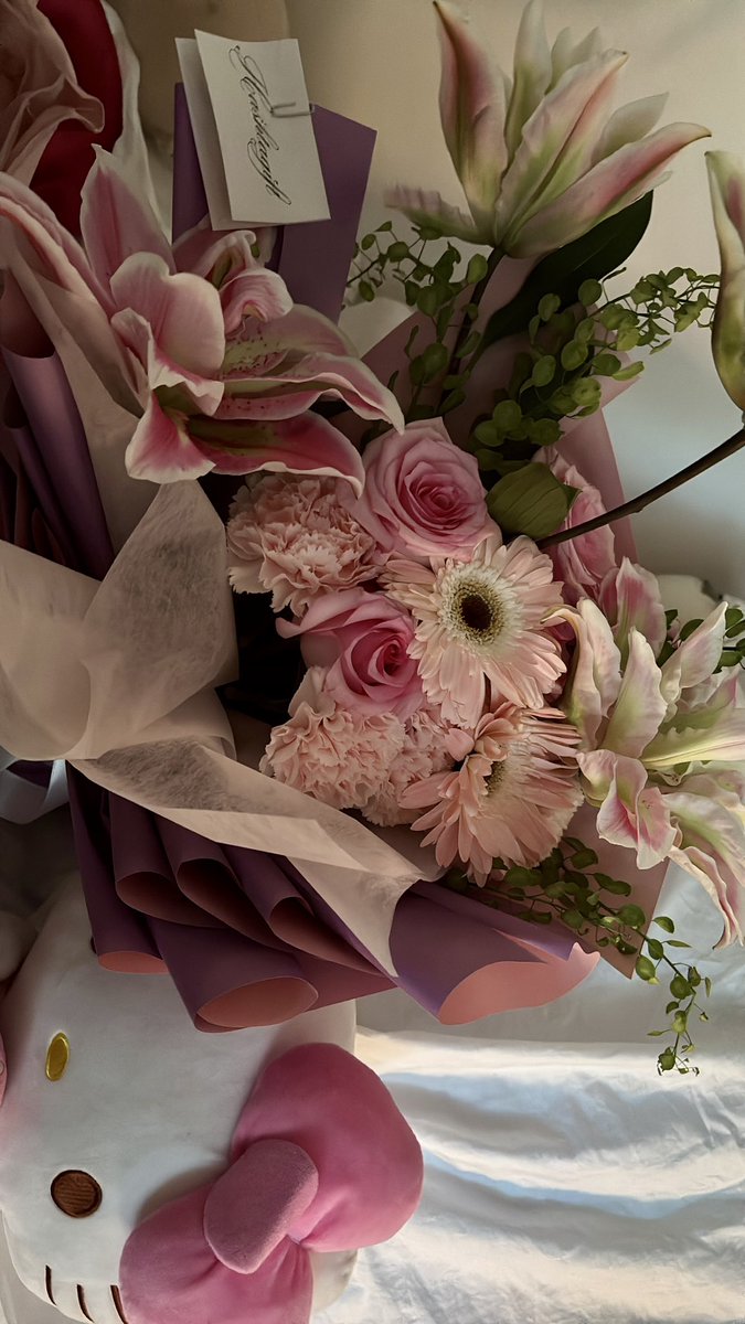 Mis días desde que estoy contigo son como este ramo, bonitos
ily chato <3