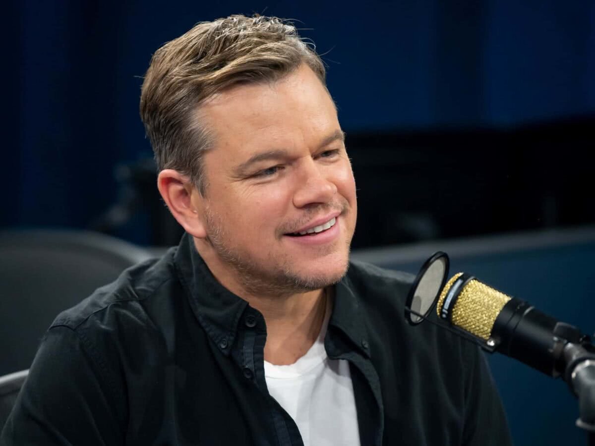 🗞️ | De acordo com Matt Damon, a Netflix tem orientado cineastas a criarem roteiros mais simplistas e redundantes. O motivo? A distração constante dos espectadores com seus celulares. Damon revela que a plataforma chega a solicitar que pontos cruciais do enredo sejam repetidos