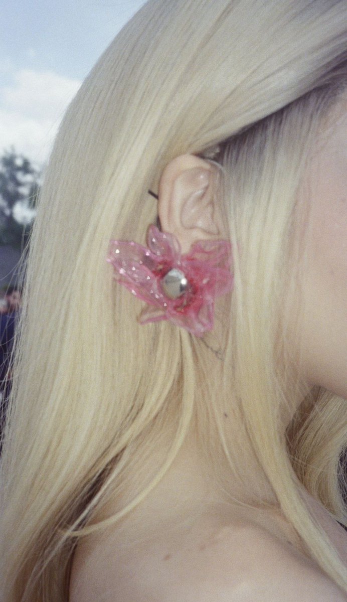 locketsy's tweet image. La Belladona — @KeniaOs nos empezó a dar las pistas de ella desde Tokome