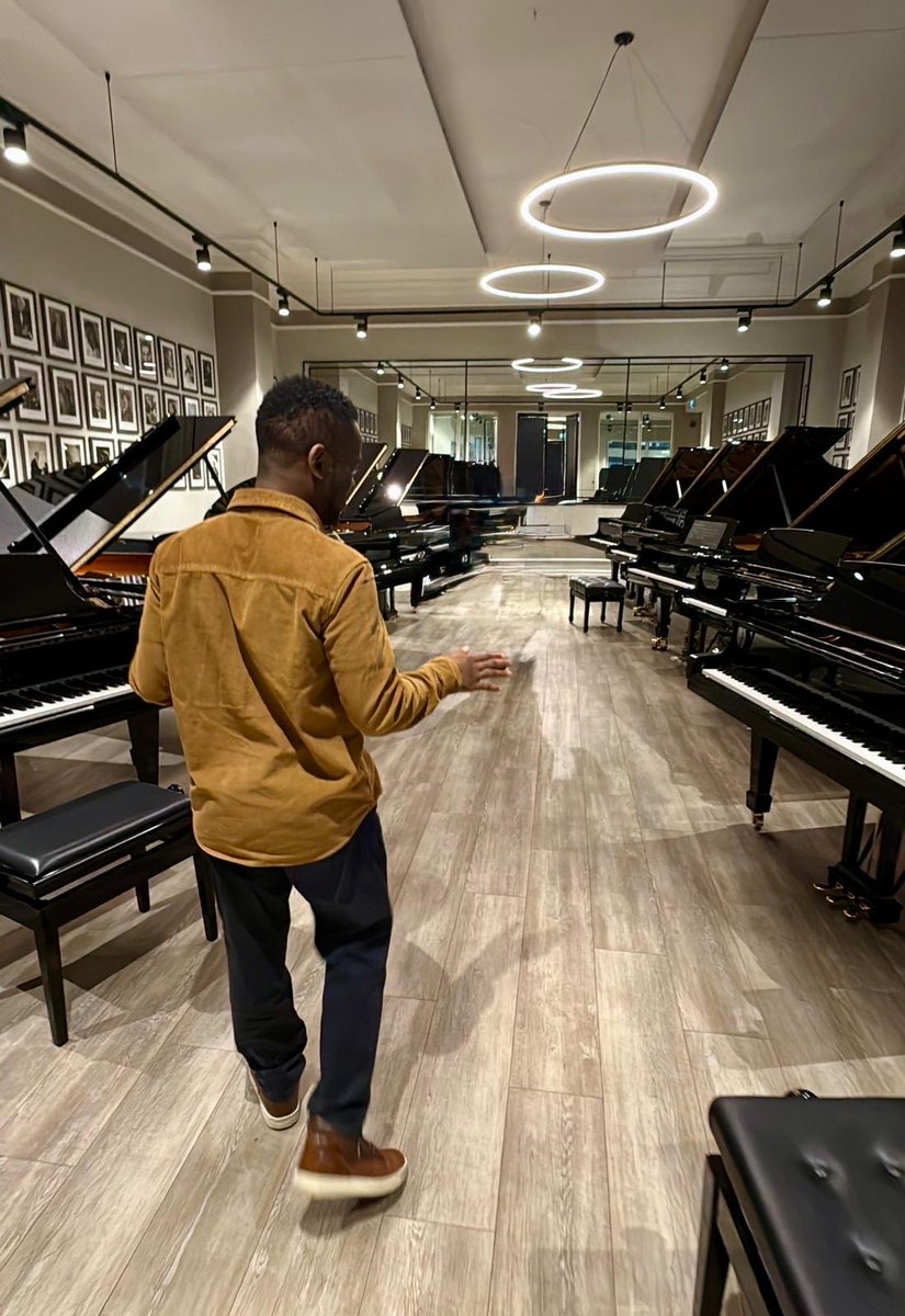 _MichaelHowell_'s tweet photo. Spent today at the Steinway Hall. I didn’t want to leave that place, would have spent the night there😅

Something is coming up, that’s all I’m going to say…

#MichaelHowellMusic #FindingMe #ArtistComposer #Countertenor #Pianists https://t.co/6npMDi7wtD