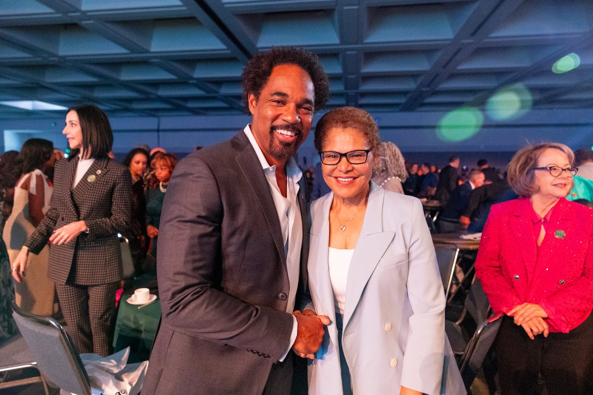 MayorOfLA's tweet image. I was honored to speak at the LA County Federation of Labor’s MLK Breakfast today. At such a consequential moment in our nation’s history, going back to our roots means organizing, standing in solidarity, and continuing to advance social and economic justice – no matter who or…