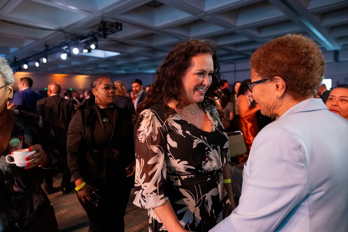 MayorOfLA's tweet image. I was honored to speak at the LA County Federation of Labor’s MLK Breakfast today. At such a consequential moment in our nation’s history, going back to our roots means organizing, standing in solidarity, and continuing to advance social and economic justice – no matter who or…