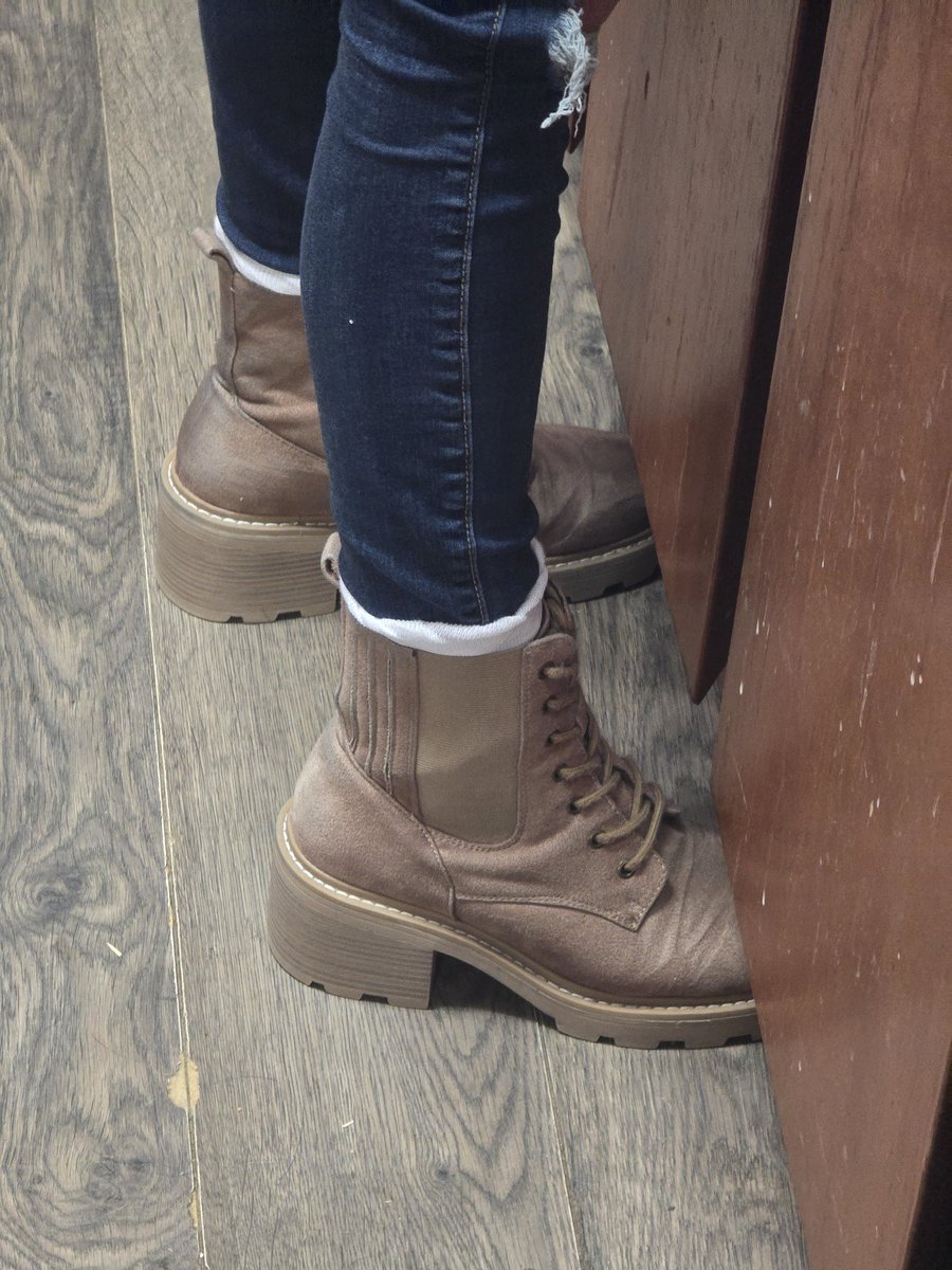 Wantsocks2024's tweet photo. Anyone like their socks worn like this?

#boots #bootfetish #socks https://t.co/svp1HYPHJ6