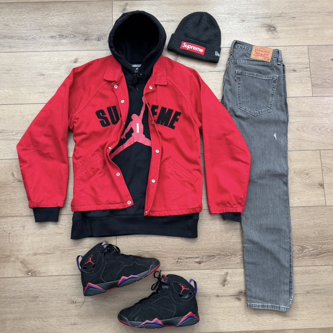 iAmTMCII's tweet photo. What y’all rocking
🧢#SupremeBeanie
🧥#SupremeJacket
🧥#JordanHoodie
👖#LevisJeans
👟#Jordan7Raptor

@outfitgrid #outfitgrid https://t.co/fGweKNoC0e