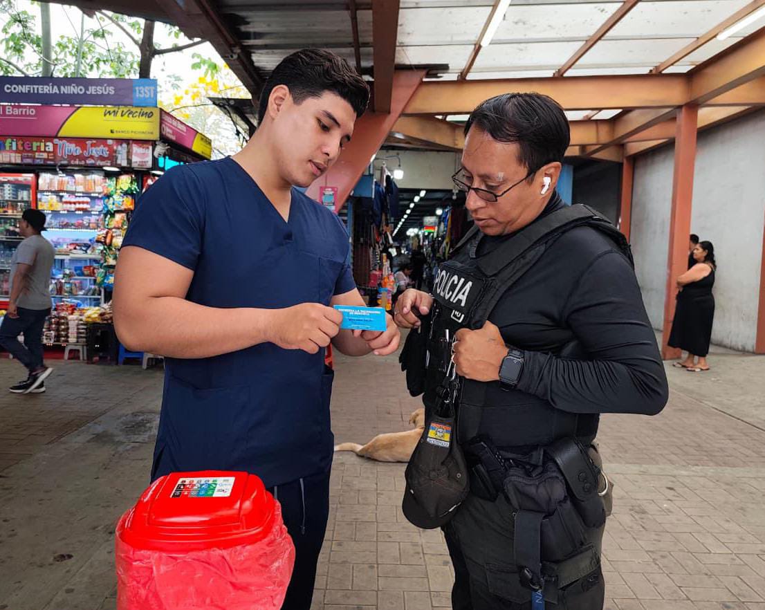 Salud_Guayas's tweet photo. 💉 En lugares de mayor afluencia en #Durán, el personal de @Salud_Ec del #Distrito09D24 realiza jornada de vacunación con el objetivo de fortalecer la prevención de enfermedades y proteger la salud de la comunidad.
#MSPEnTerritorio https://t.co/X5Jo6xCTPB
