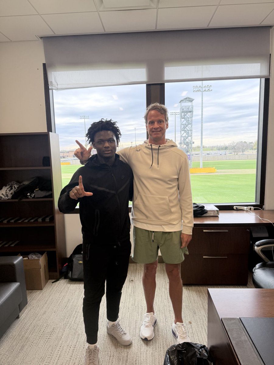 3stacygage's tweet image. Committed!! Thank you for the opportunity @Lane_Kiffin @LSUfootball @KevinSmithRB let’s Geaux!!