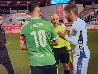 🧐CURIOSIDAD MUNDO FUTBOL⚽️

 ➡️Partido 1ªRFEF : <a href="/ZCFoficial/">Zamora CF</a> - <a href="/CDTOficial/">CD Tenerife 🏴󠁧󠁢󠁳󠁣󠁴󠁿</a> 

El Tenerife no lleva segunda equipación y es el local , es Zamora el que despues de unos minutos cede y juega con su segunda equipación de color verde 
NO ES SERIO 

"This is the primera federación "