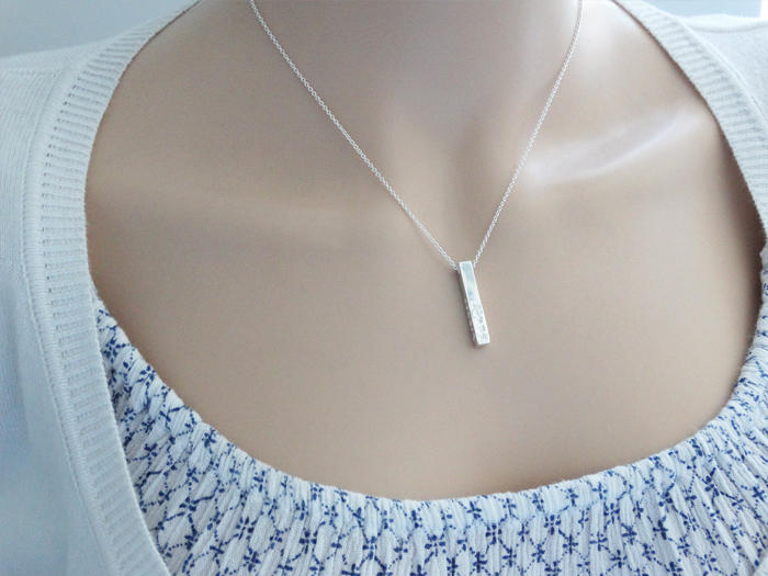 AolSpecial's tweet image. This absolutely brilliant solid silver bar necklace is a real stunner. Personalise your #CustomSilverBar with a message on all four sides! It’s such a chic, dainty #SolidSterlingNecklace. The perfect #PersonalisedKeepsake for someone special, a true treasu aolspecial.com/Personalised-S…