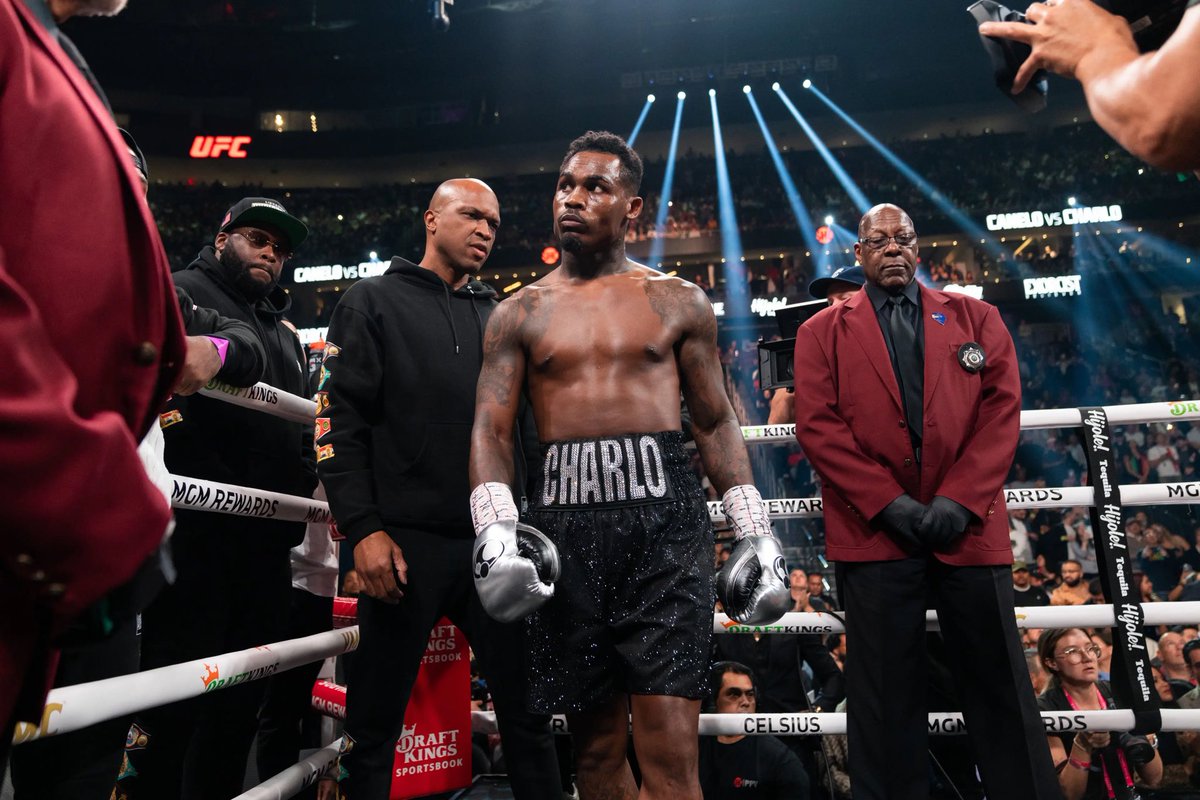 🚨Breaking NEWS

Jermell Charlo HAS OFFICIALLY CALLED OUT JARON ENNIS‼️

Jermell HAS JUST TOLD EDDIE HEARN TO SEND HIM A CONTRACT😳

📹: <a href="/TwinCharlo/">JERMELL CHARLO</a> 

#Boxing