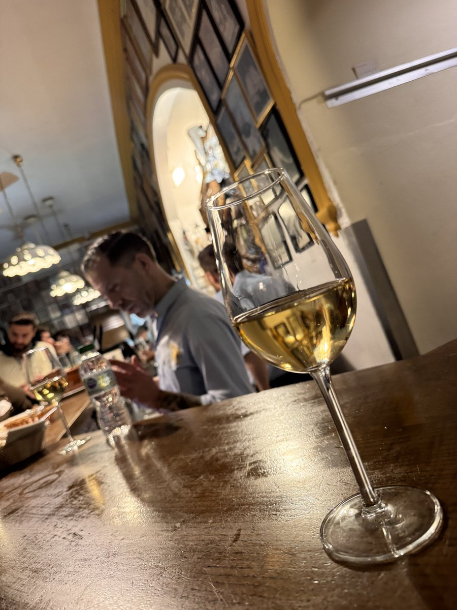 Abajo con ella sin martillo.

<a href="/CasaRicardoSev/">Casa Ricardo Sevilla</a>