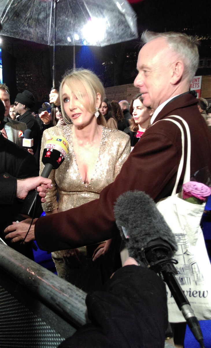 bbuffays's tweet image. rowling con este vestido y rubia yo te REZO