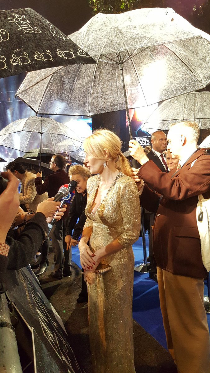 bbuffays's tweet image. rowling con este vestido y rubia yo te REZO