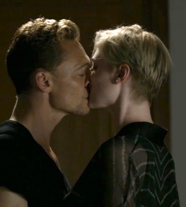 havanesemom13's tweet image. You literally have to tell Roper hide your kids hide your wife when Jonathan Pine is around