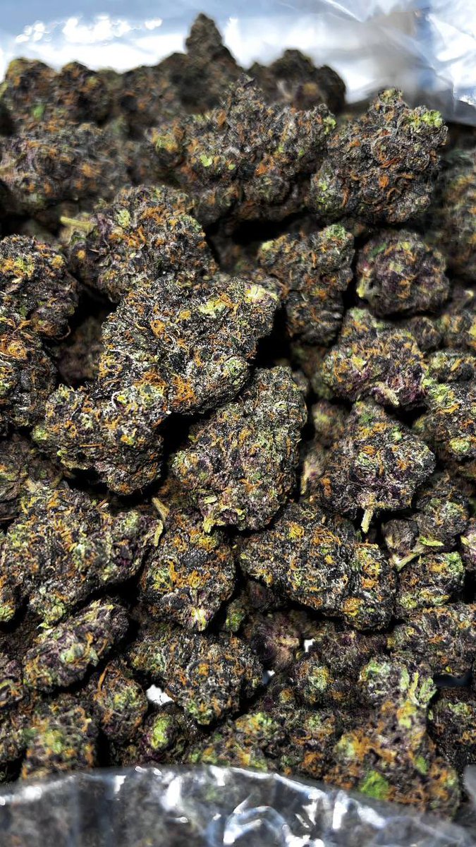 LiftedleafHQ's tweet image. Blueberry 🫐 Muffins