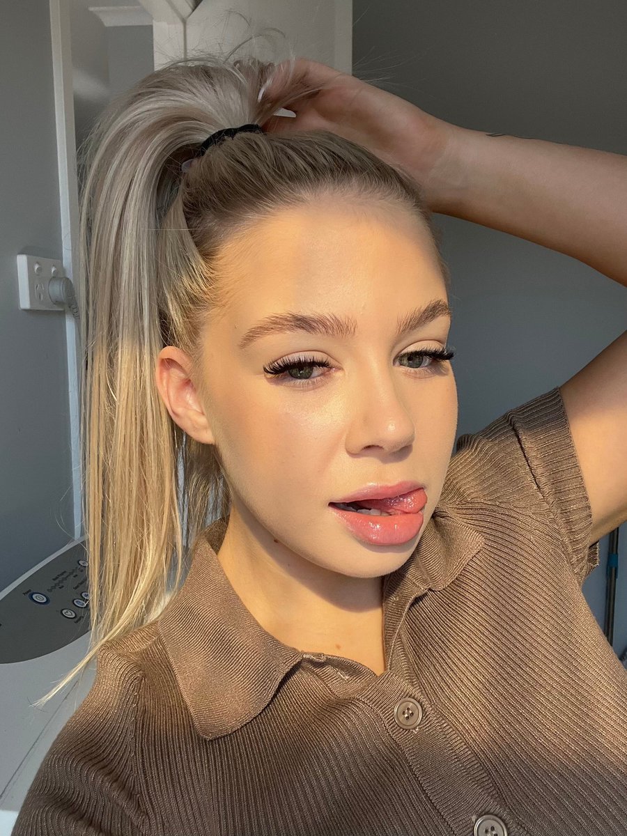Kylejuana34's tweet photo. Happy new year X♥️👾 https://t.co/JPVXSydwF8
