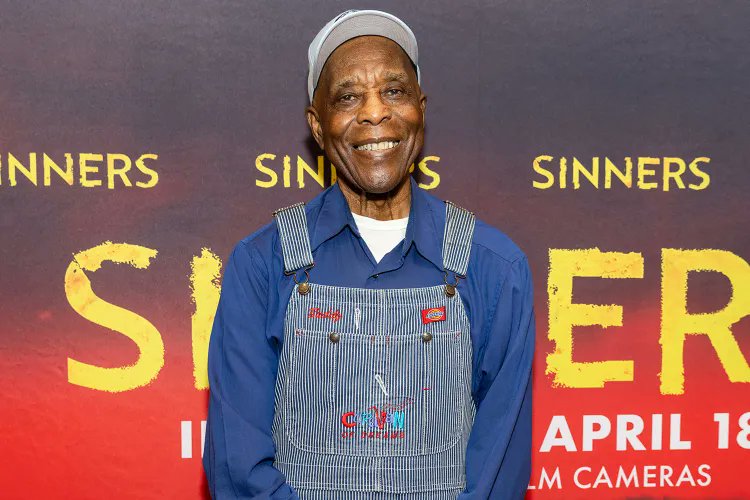 blackishpress's tweet image. Buddy Guy on how Blues is being ignored theses days

"There's a lot of young people and sometimes people don't like me to speak like this, but blues is being ignored... for some reason, blues is not played on radio as much anymore, and whatever support we can get from you guys. I…