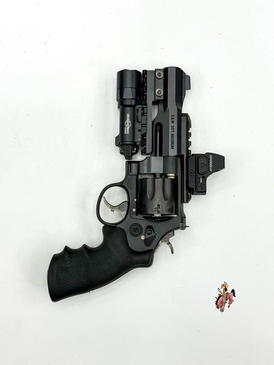 FirearmFury's tweet image. Smith and Wesson M&amp;amp;P R8
@addictedtobang