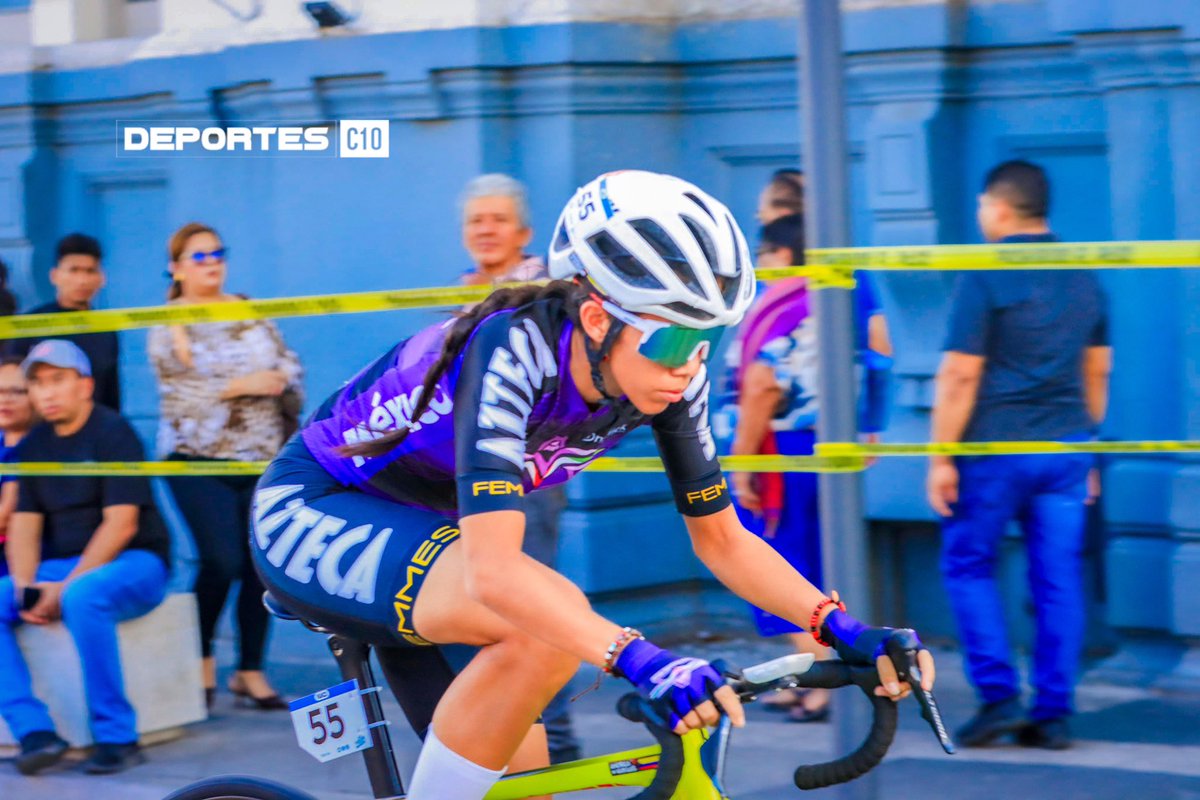 DeportesC10's tweet photo. De 95 ciclistas compitiendo en El Prólogo, restan 34 para concluir la prueba, con Georgia Vetorello con mejor tiempo de 3:56 minutos.

📍Centro Histórico.

#TourElSalvador2026 https://t.co/eVU27BrouA