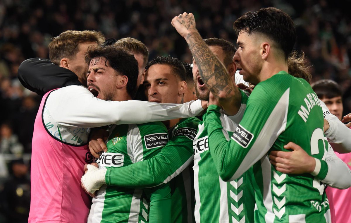 🍀 Este es el Betis. El CurroBetis. El todo o la nada. El cielo y el infierno. Valiente. Correoso. Ambicioso. Competitivo. Incisivo. Honrado. 

30 partidos. 15 VICTORIAS. 11 empates. SOLO 4 derrotas y las cuatro llegaron contra equipos Champions. Como para darlo por muerto.