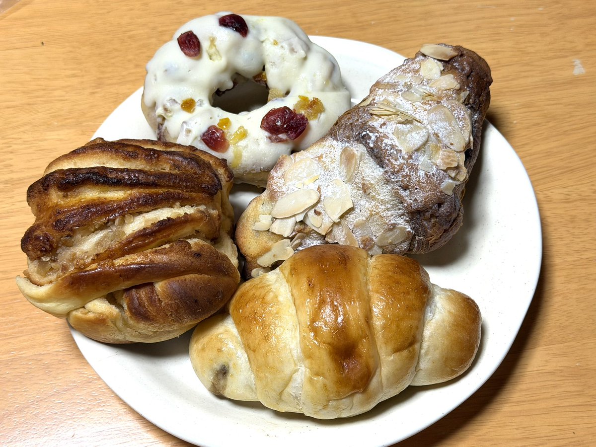 UsePon's tweet image. 成城石井ベーカリーのパンはどれも美味しすぎる😋今日は朝から幸せだ🤗
#成城石井ベーカリー