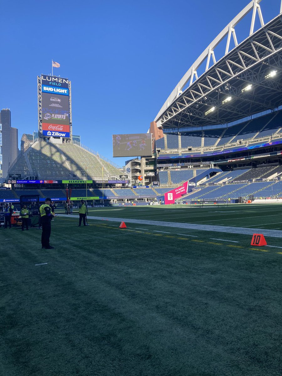 AustinGetzSWX's tweet photo. 📍 Lumen Field - Seattle, WA

Hard to picture a prettier January day in Seattle, as the @Seahawks host the @49ers in the NFC Divisional Round. 

@GradyGloverSWX and I are here and will have the postgame coverage on @KHQLocalNews tonight! https://t.co/9BQWryfUoc