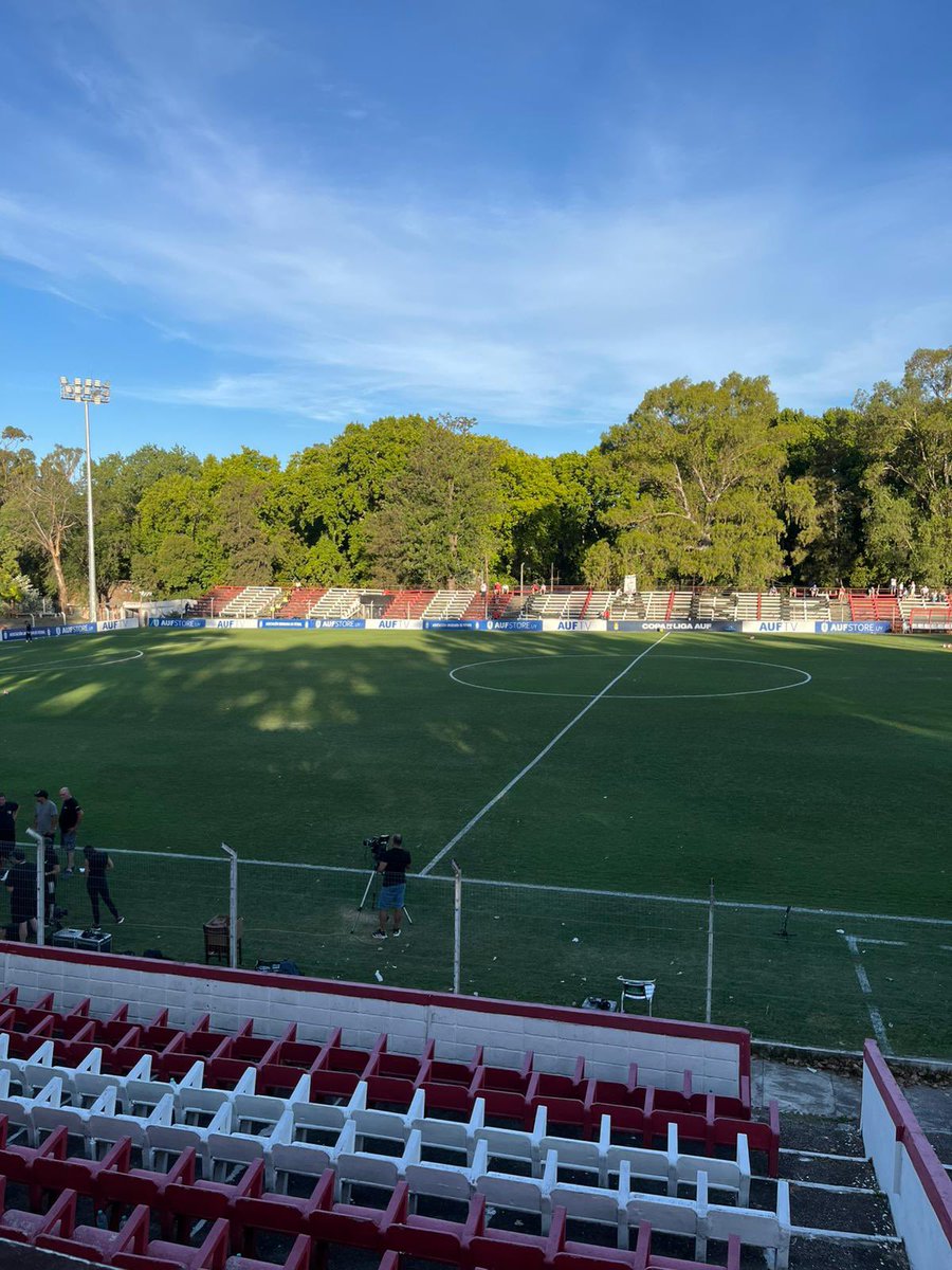 Nacional - Cerro Largo por la Copa de la Liga de la AUF desde el Saroldi 🏟️

🎙️ <a href="/JulioMacchi88/">Julio Macchi</a> • <a href="/FernandoCorchs/">Fernando Corchs</a> • Jorge Seré 

📻 810 AM · 92.5 FM
▶️ youtube.com/live/elhCSN3Od…