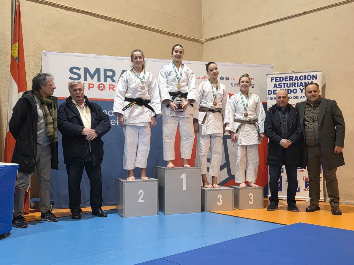 CLUB_KYOTO's tweet photo. Sofía Antunez PLATA en el sector Noroeste Junior,  llegó a la final venciendo con gran superioridad sobre sus rivales,  sólo cedió en la final.
Obtiene de esta forma el pase a la Fase Nacional que se celebrará en Pamplona el próximo 31 de Enero. 
Felicidades Sofía
Te lo mereces https://t.co/ILPGcEjpsd