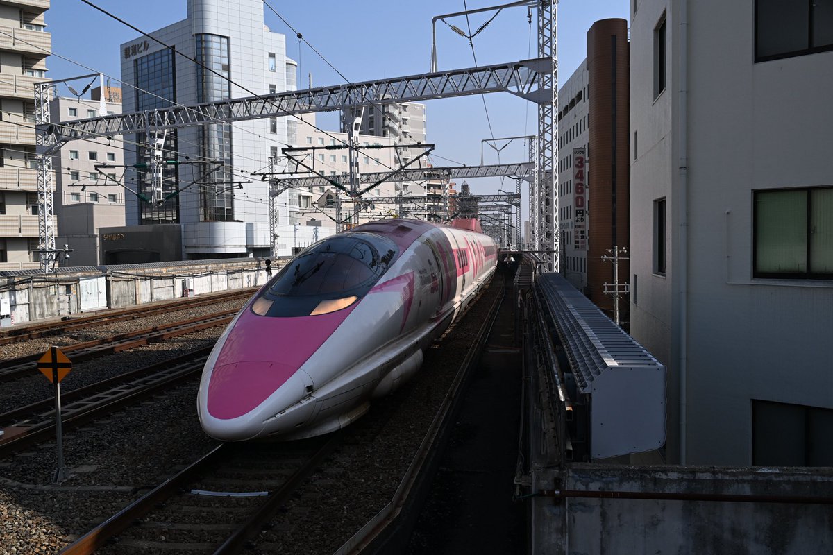 pyonta55go's tweet photo. #ドクターイエロー 
西明石駅にてお見送りして来ました。　キティ500系にも逢えました。 https://t.co/uozS1y7Tlg