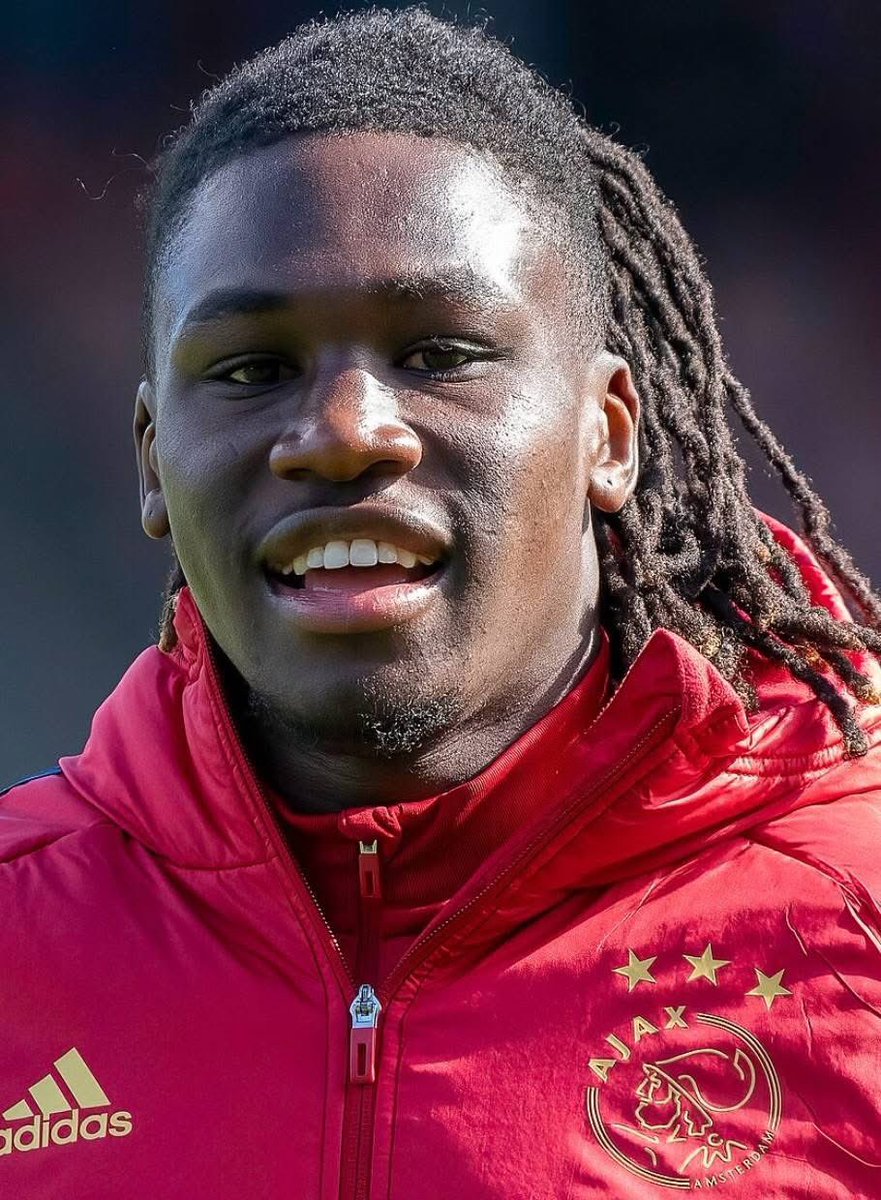 OzorNdiOzor's tweet image. This is my friend (Iyk) Kingsley ikenna ughelumba, father of Calvin whose surname was changed . Iyk had marital issues with his ex in Italy and we all know how foreign policies is at the advantage of women. all access were blocked and he could not reach his kids and made it…